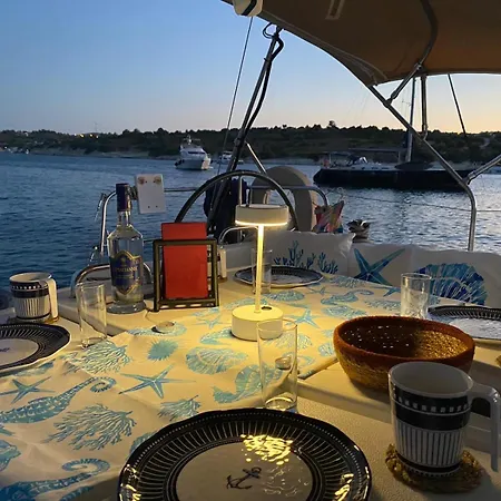 Bateau-hôtel Nautical Nomads *