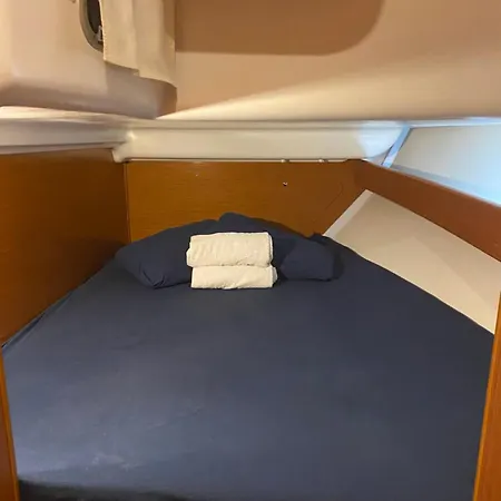 Botel Nautical Nomads